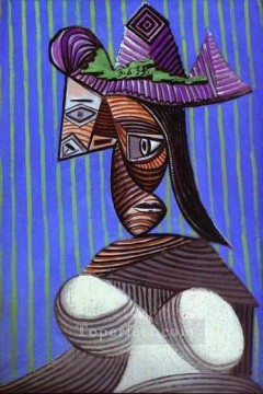 Buste de femme au chapeau raye 1939 Cubism Oil Paintings
